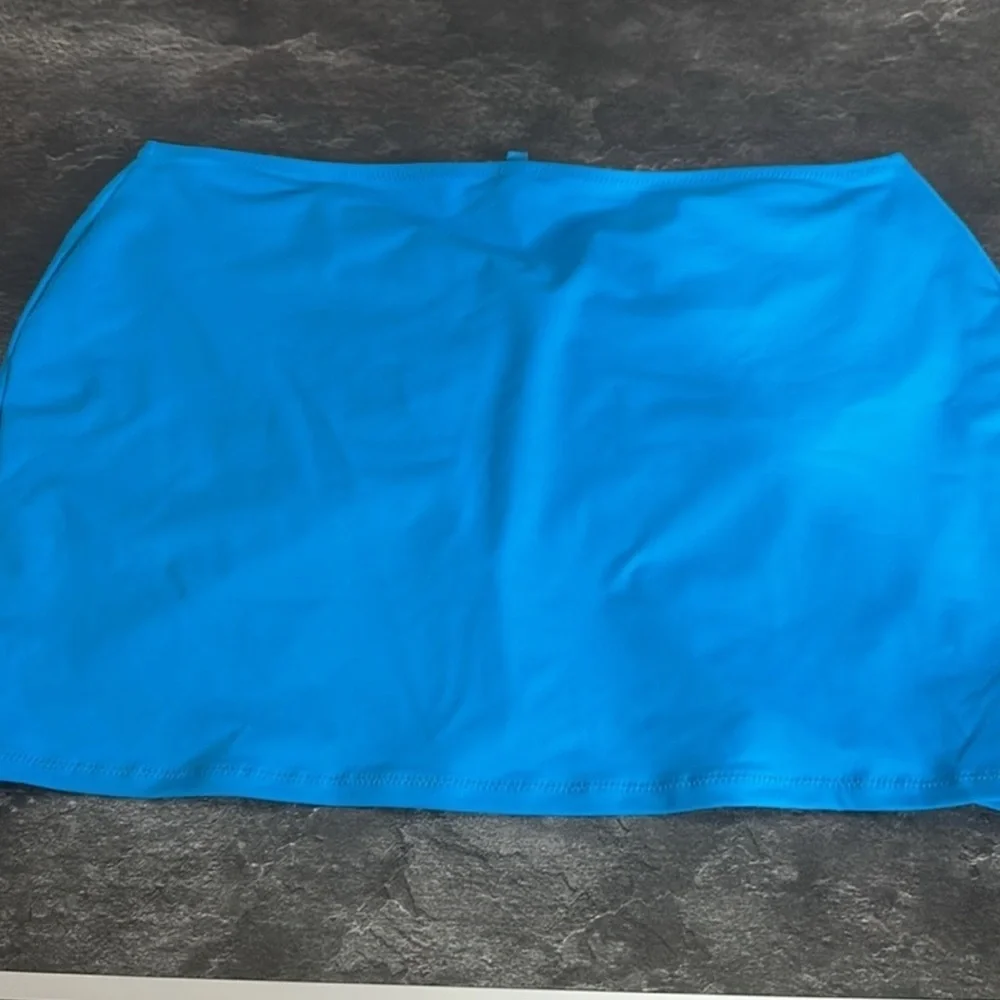 SKIMS (B10) SWIM RUCHED MINI SKIRT TURQUOISE BLUE SIZE MEDIUM NWT